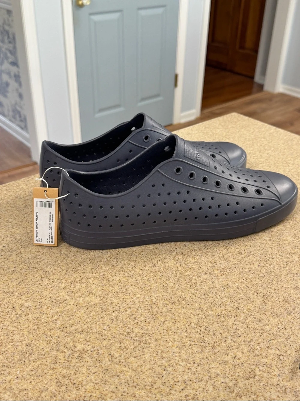 Native Jefferson Bloom Archive Onyx Men’s Slip On Shoes 12 NWT Waterproof
